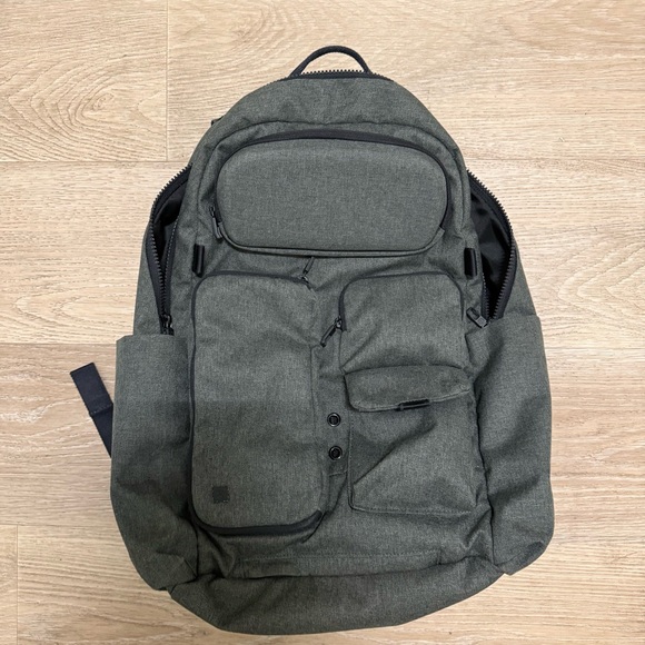 Lululemon Cruiser Backpack - Picture 6 of 6